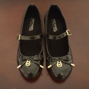 Girls black patent dress shoe
